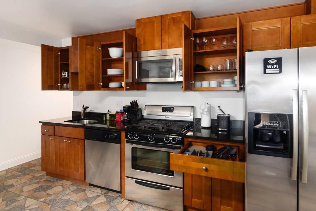 Upscale 2Br Apartment With Patio Washington Luaran gambar